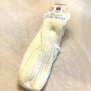 NWT Earth Therapeutics Cozy Socks with Shea Butter - Natural